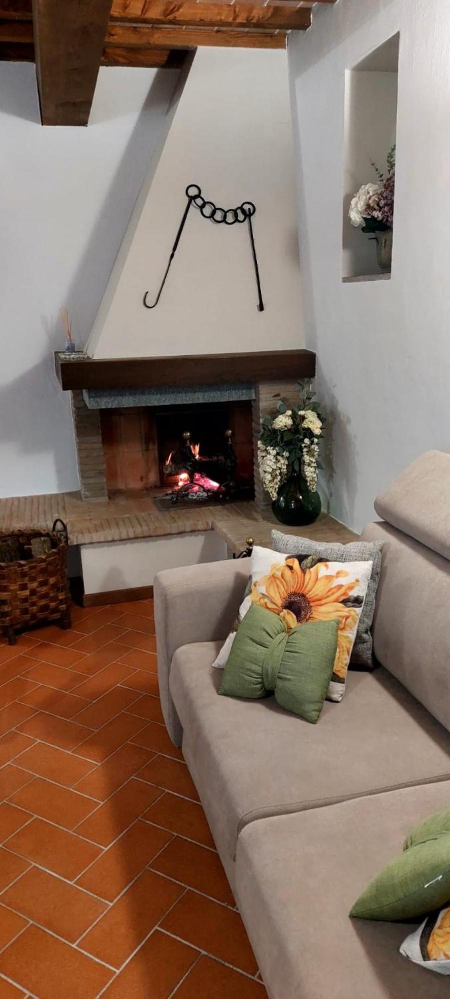 Lajatico Rentals - Casa Di Alice Nel Borgo Экстерьер фото